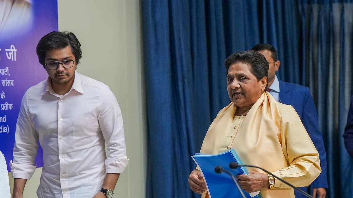 मायावती ने भतीजे आकाश आनंद को किया माफ, बसपा में फिर मिलेगा मौका